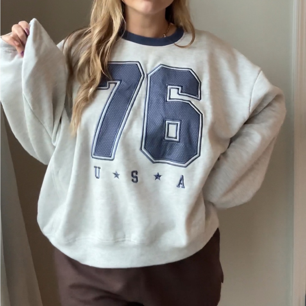 Women's Gray & Blue Graphic USA Memorial Day 4th of July Sweatshirt - Picture 1 of 10